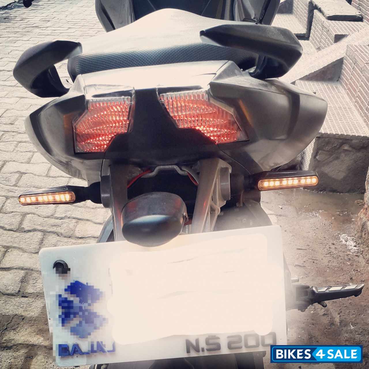 Graphite Black Bajaj Pulsar 200 NS