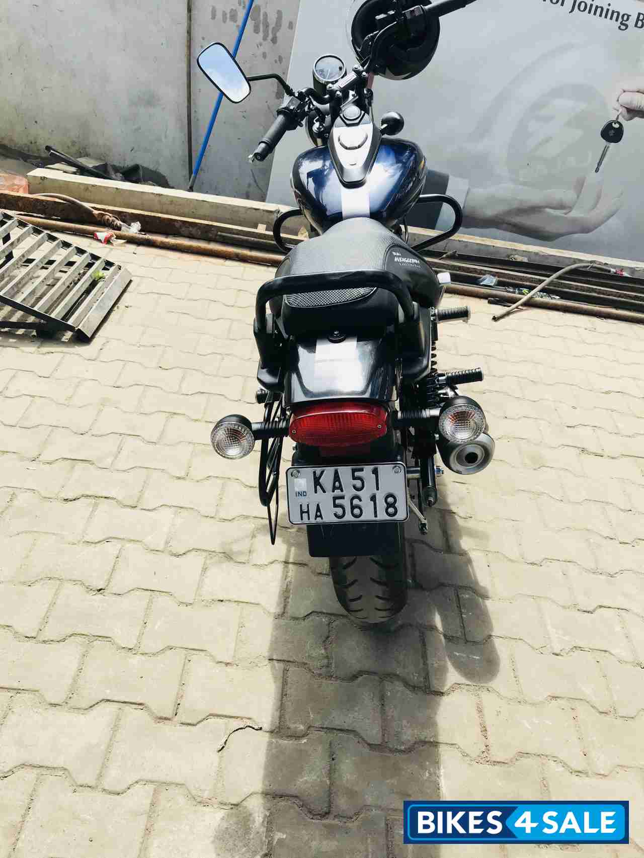 Blue Bajaj Avenger Street 150