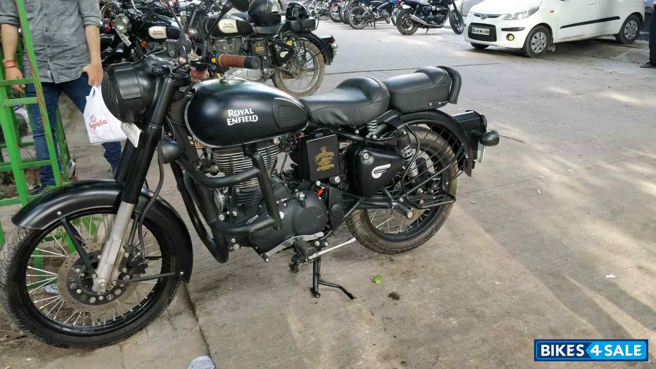 Royal Enfield Classic Stealth Black