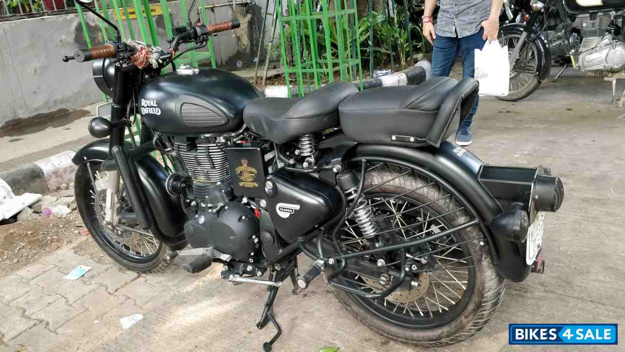 Royal Enfield Classic Stealth Black
