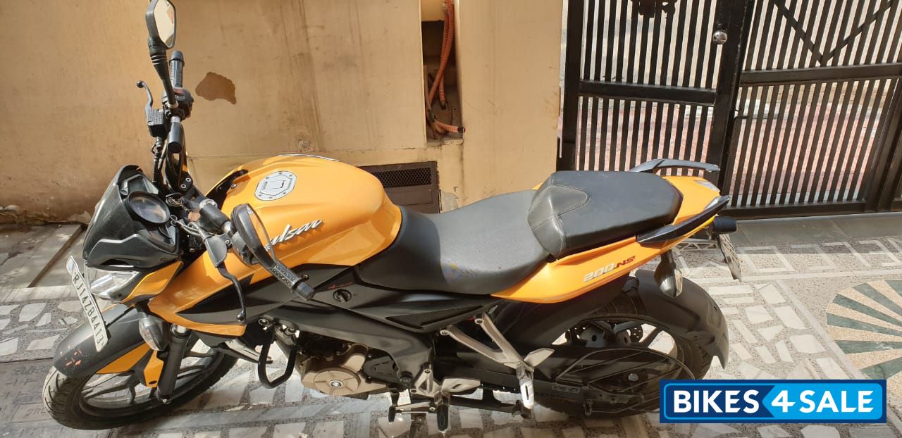 Yellow Bajaj Pulsar 200 NS