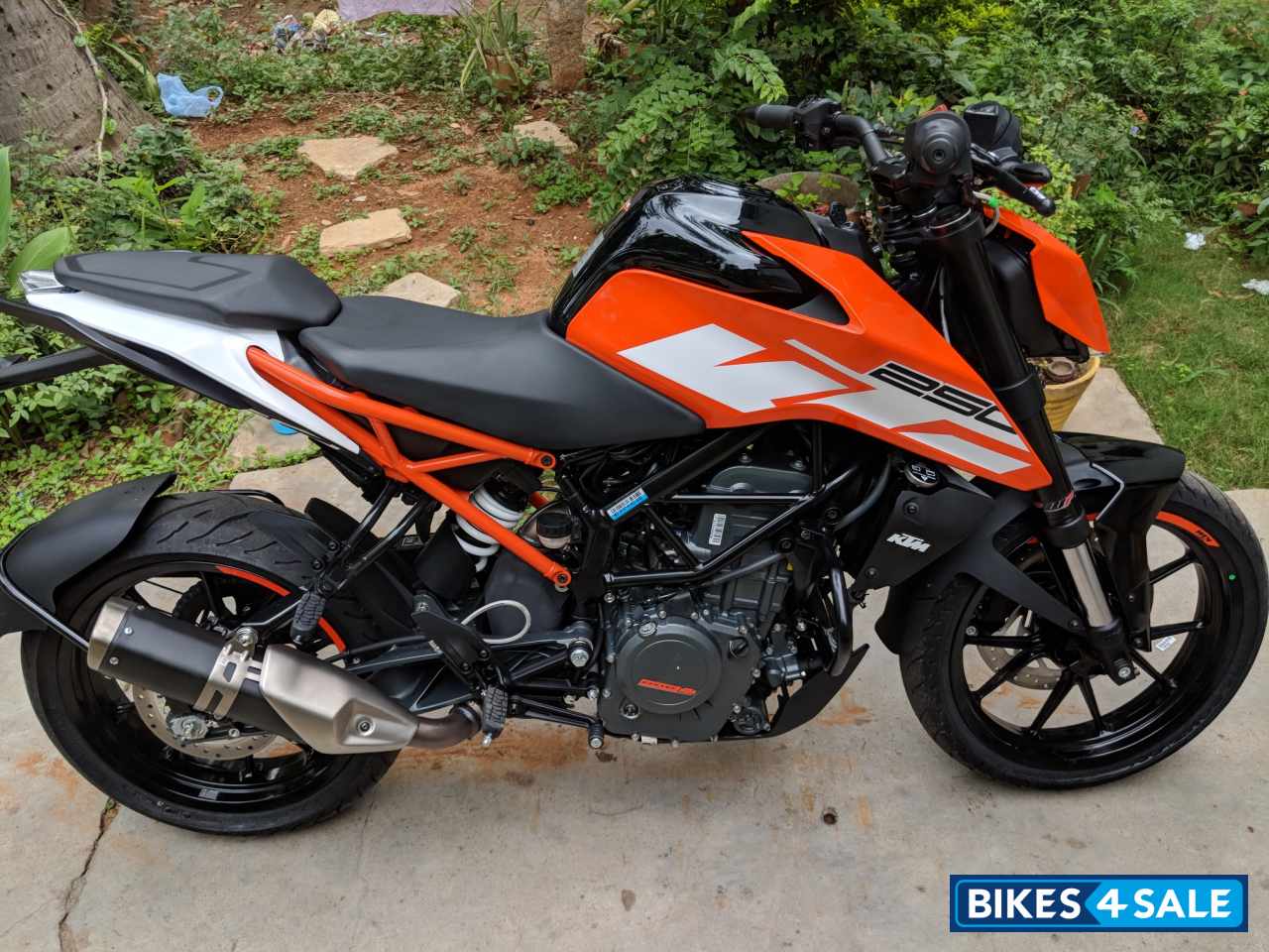 Orange KTM Duke 250