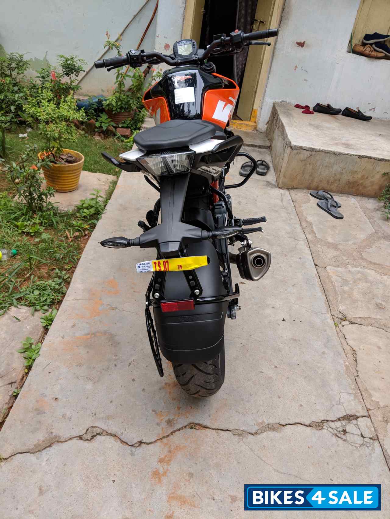 Orange KTM Duke 250