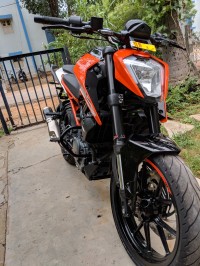 Orange KTM Duke 250