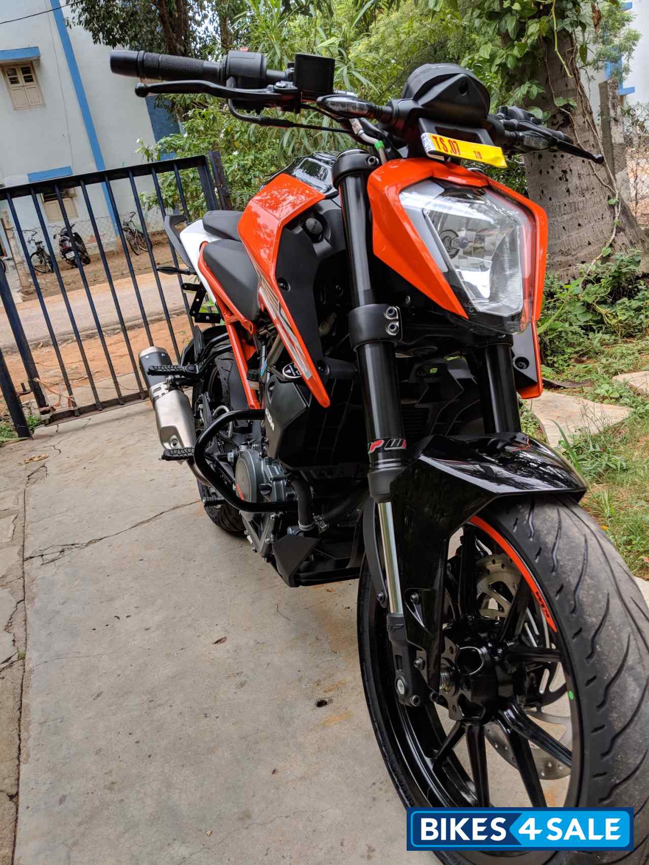 Orange KTM Duke 250