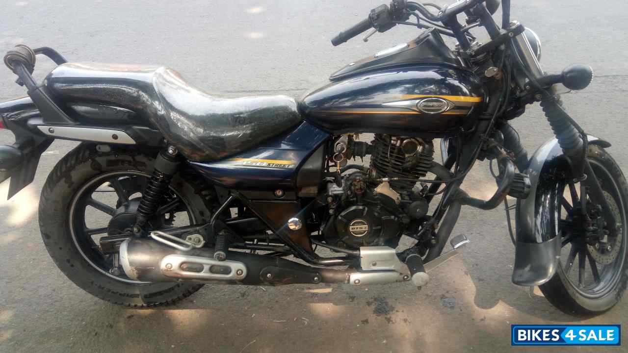 Blue Bajaj Avenger Street 150