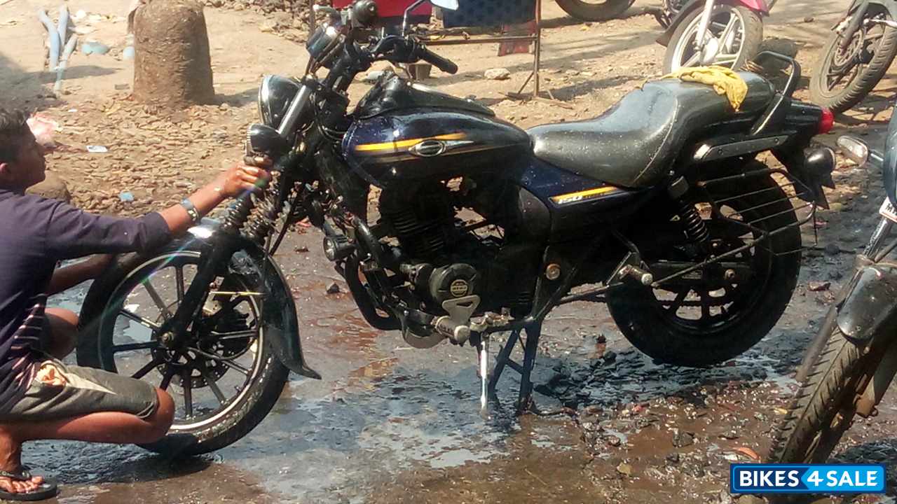 Blue Bajaj Avenger Street 150