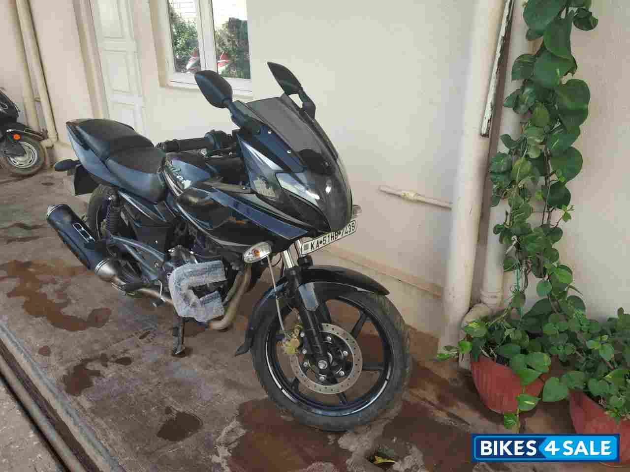 Bajaj Pulsar 220F Bajaj Pulsar 220F