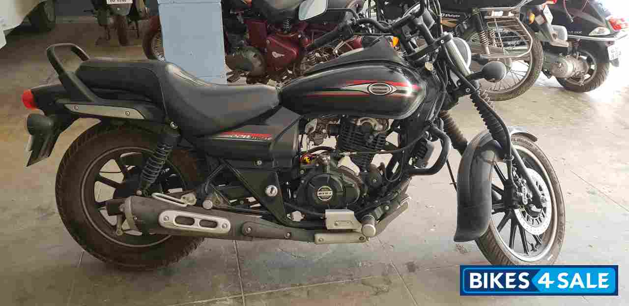 Matt Black Bajaj Avenger Street 220