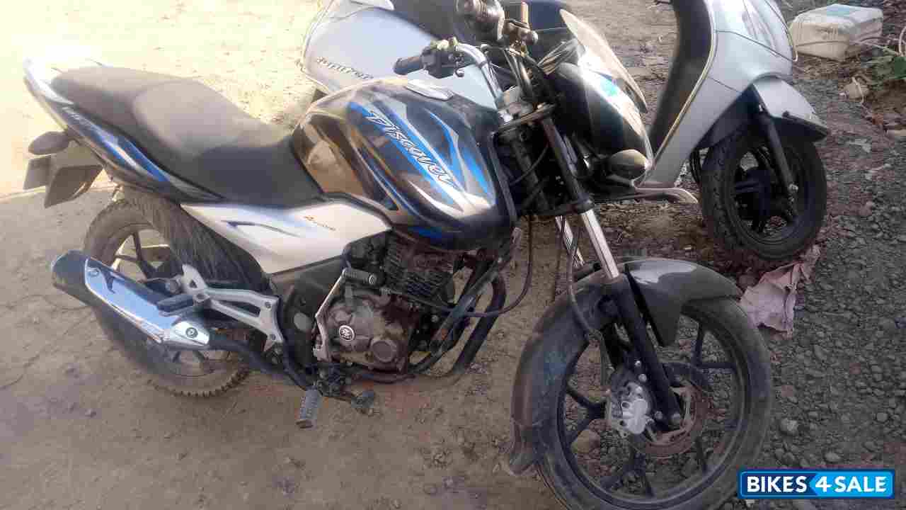 Blue Bajaj Discover 125 ST
