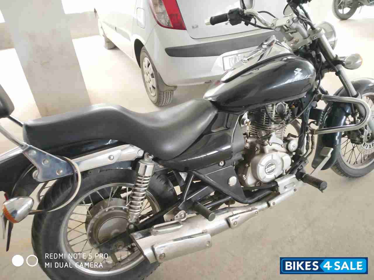 Black Bajaj Avenger 220 DTS-i Black Bajaj Avenger 220 DTS-i