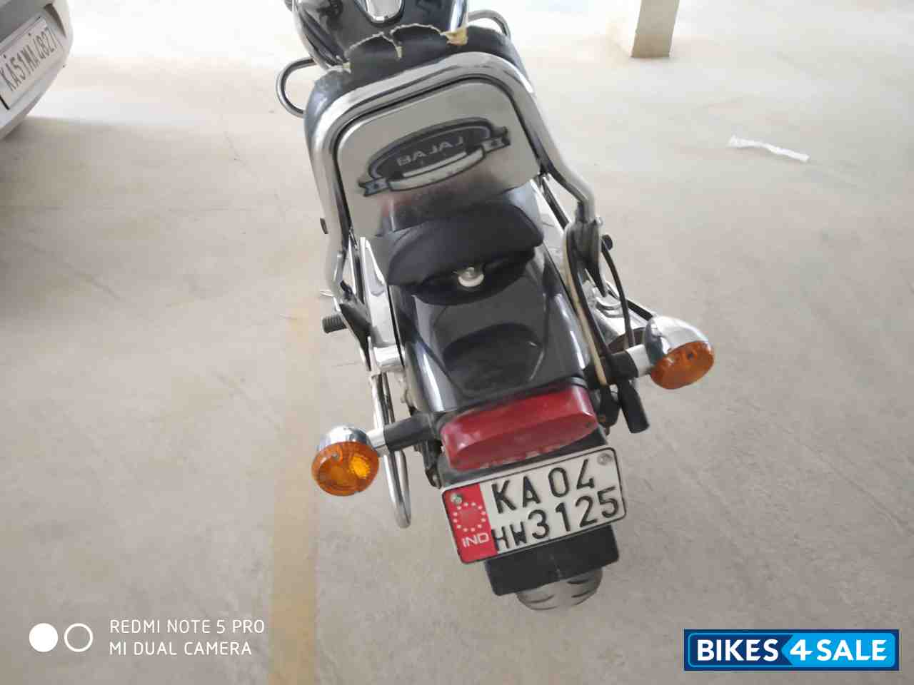 Black Bajaj Avenger 220 DTS-i Black Bajaj Avenger 220 DTS-i