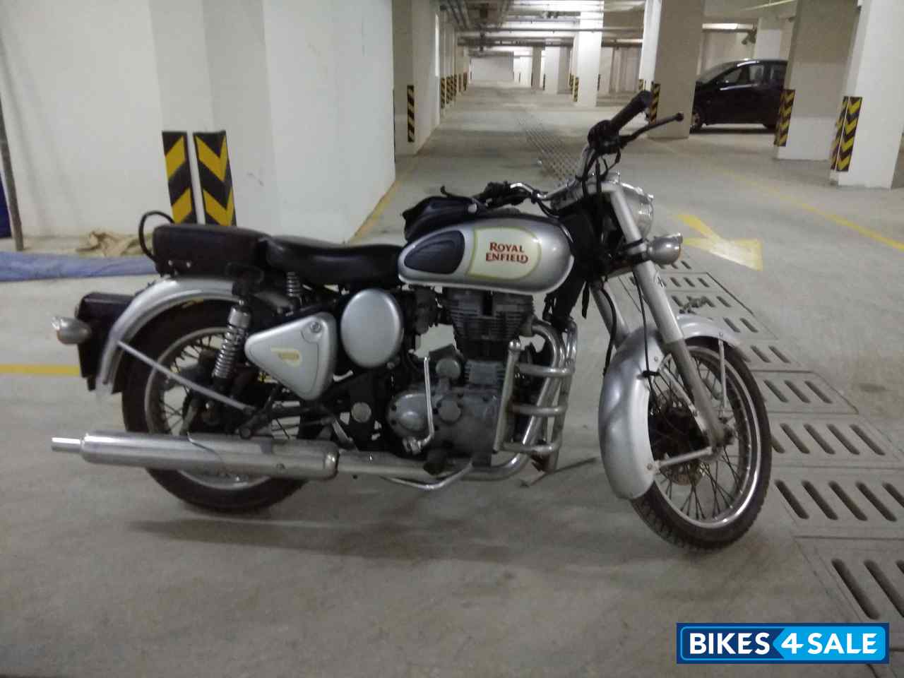 Silver Royal Enfield Classic 350 Silver Royal Enfield Classic 350