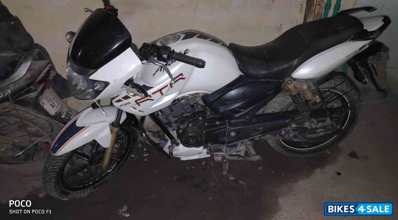 White TVS Apache RTR 180 ABS