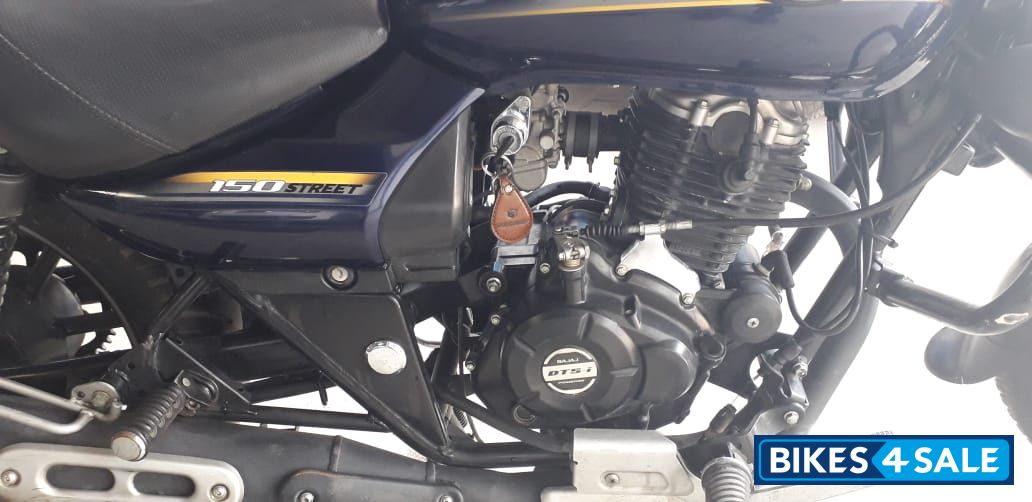 Blue Bajaj Avenger Street 150