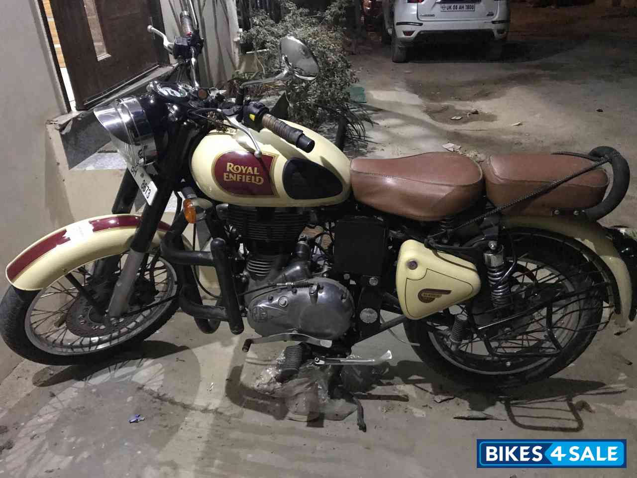 Tan Royal Enfield Classic 500 Tan Royal Enfield Classic 500