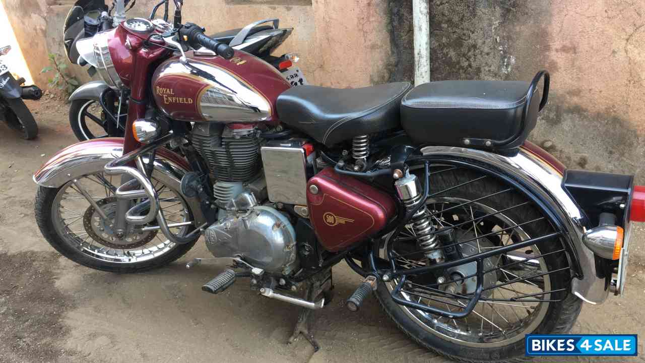 Maroon Royal Enfield Classic Chrome