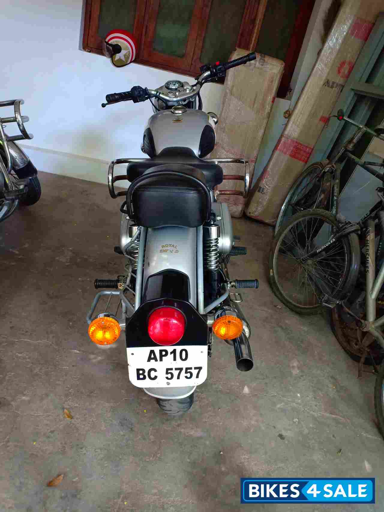 Silver Royal Enfield Classic Silver Royal Enfield Classic