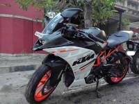 White KTM RC 390
