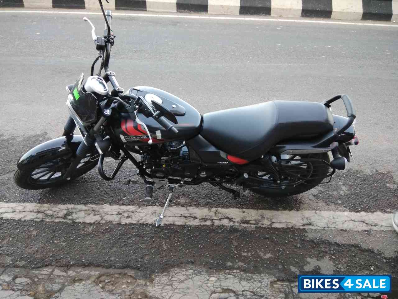 Black Bajaj Avenger Street 220