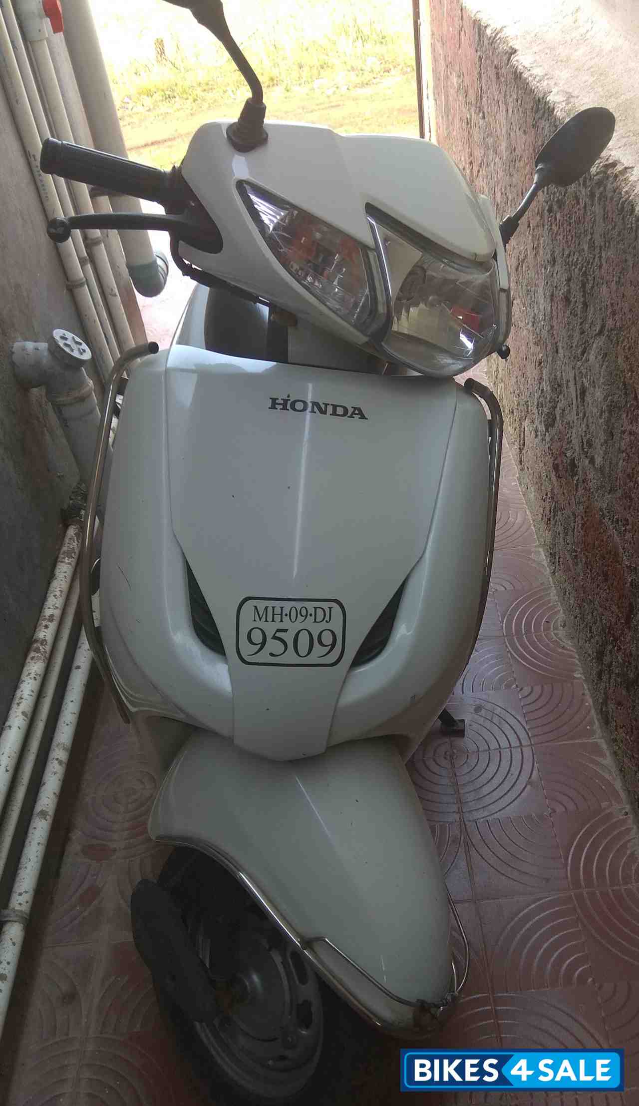 White Honda Activa