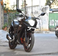 Glossy Black Suzuki Gixxer SF