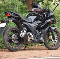 Glossy Black Suzuki Gixxer SF