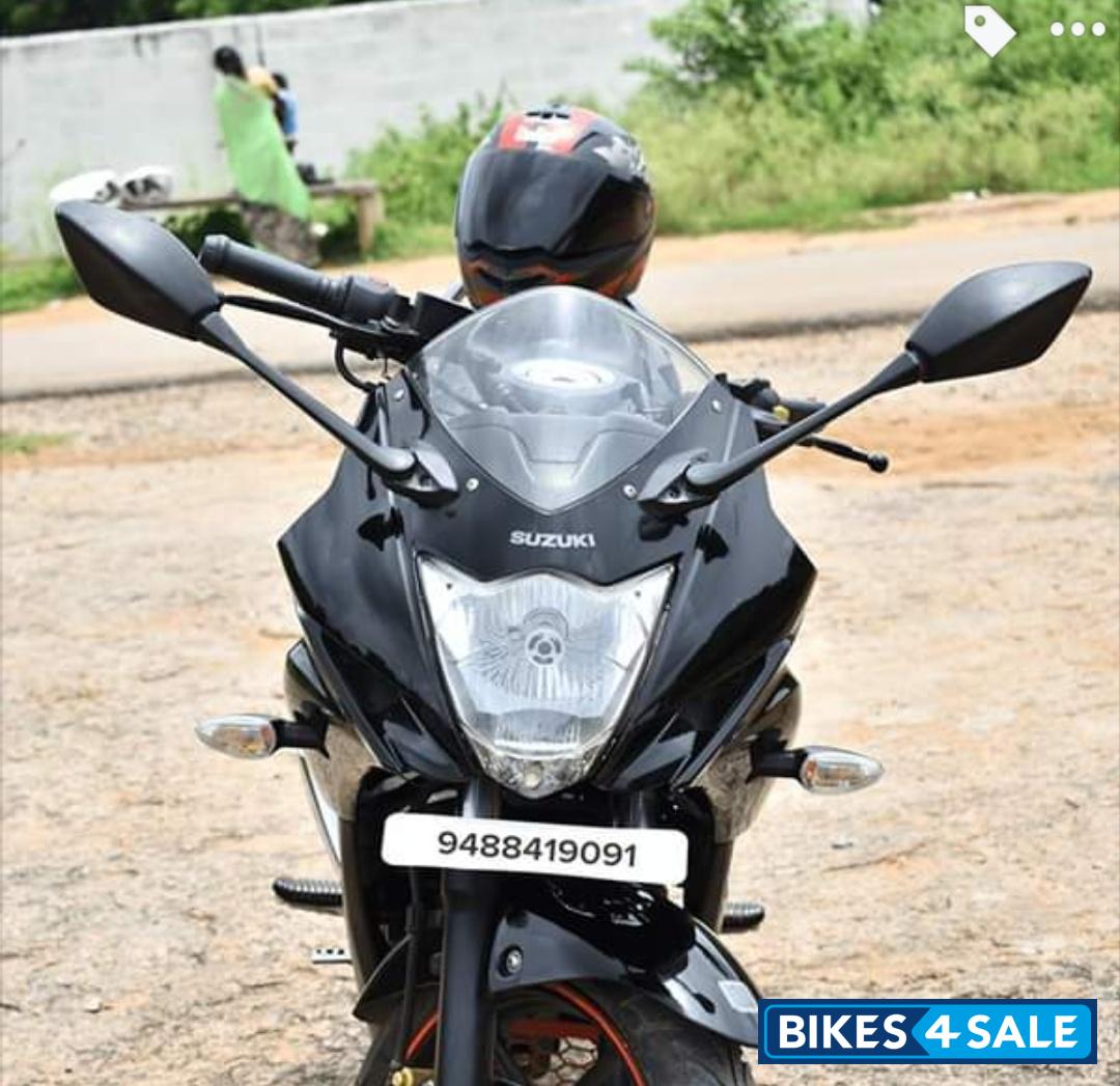 Glossy Black Suzuki Gixxer SF