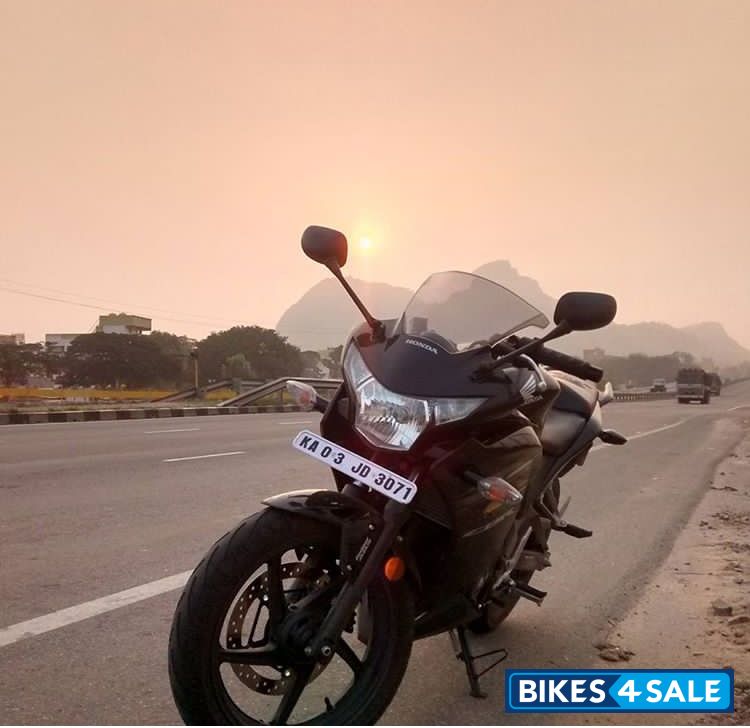 Black Honda CBR 250R