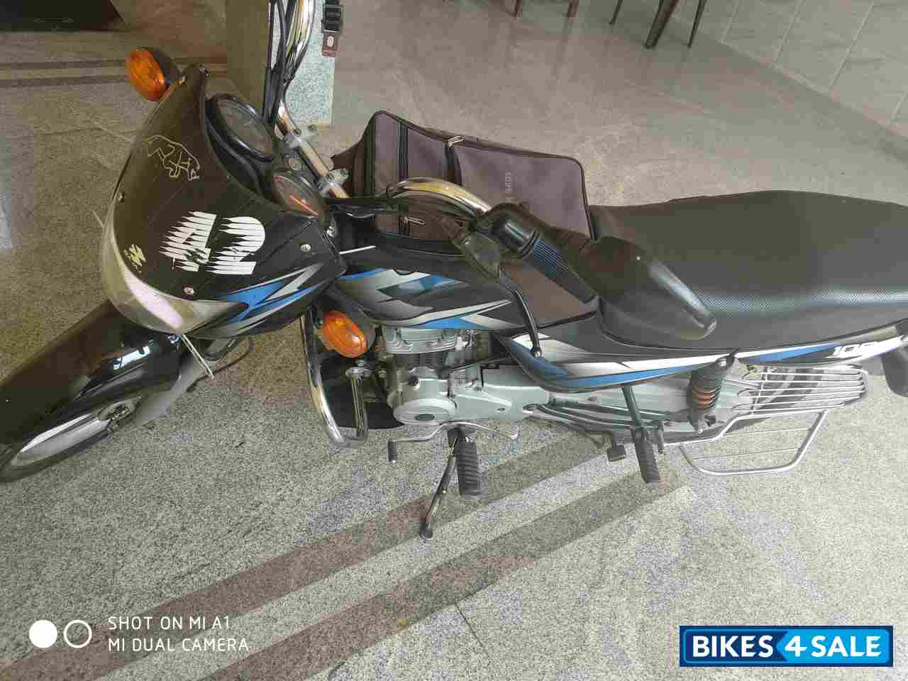 Black Bajaj CT 100 ES Black Bajaj CT 100 ES