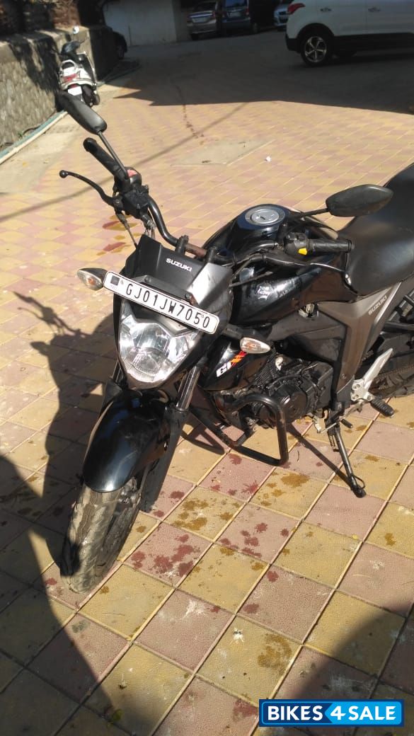 Black Suzuki Gixxer 150