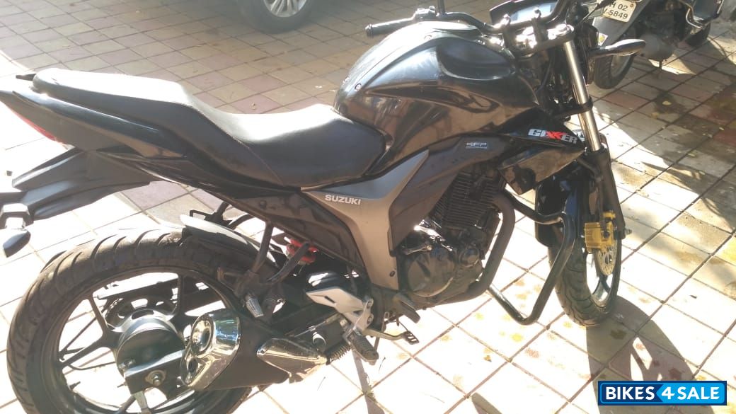 Black Suzuki Gixxer 150