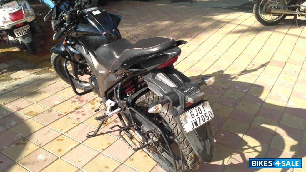 Black Suzuki Gixxer 150