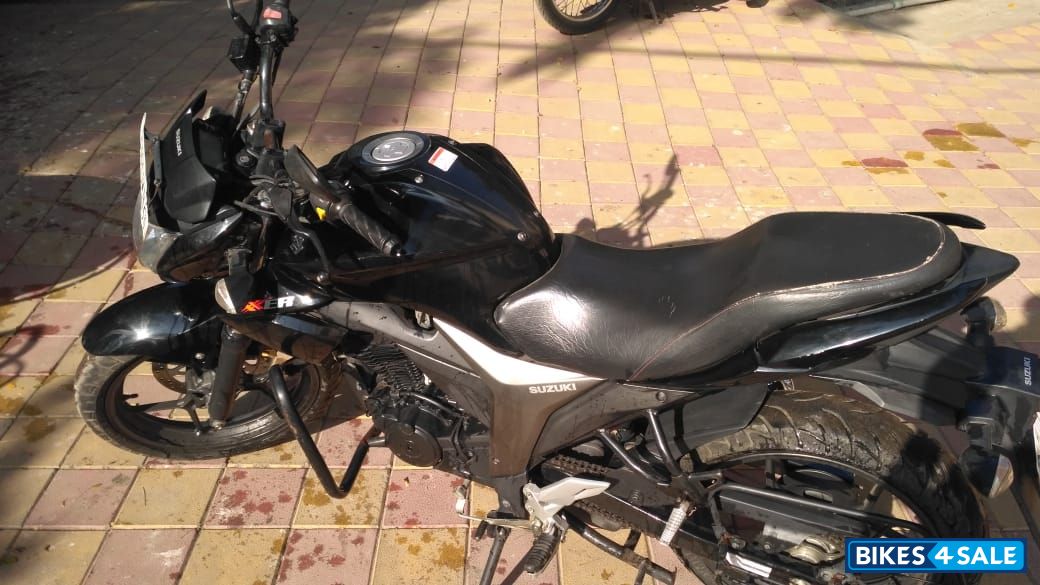 Black Suzuki Gixxer 150