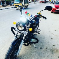 Black Royal Enfield Thunderbird 350