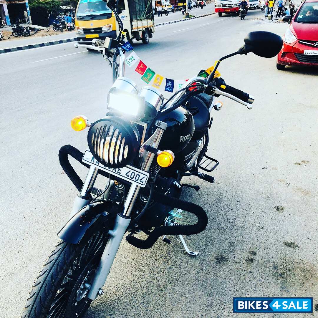 Black Royal Enfield Thunderbird 350