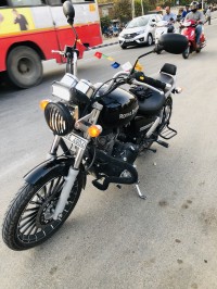 Black Royal Enfield Thunderbird 350
