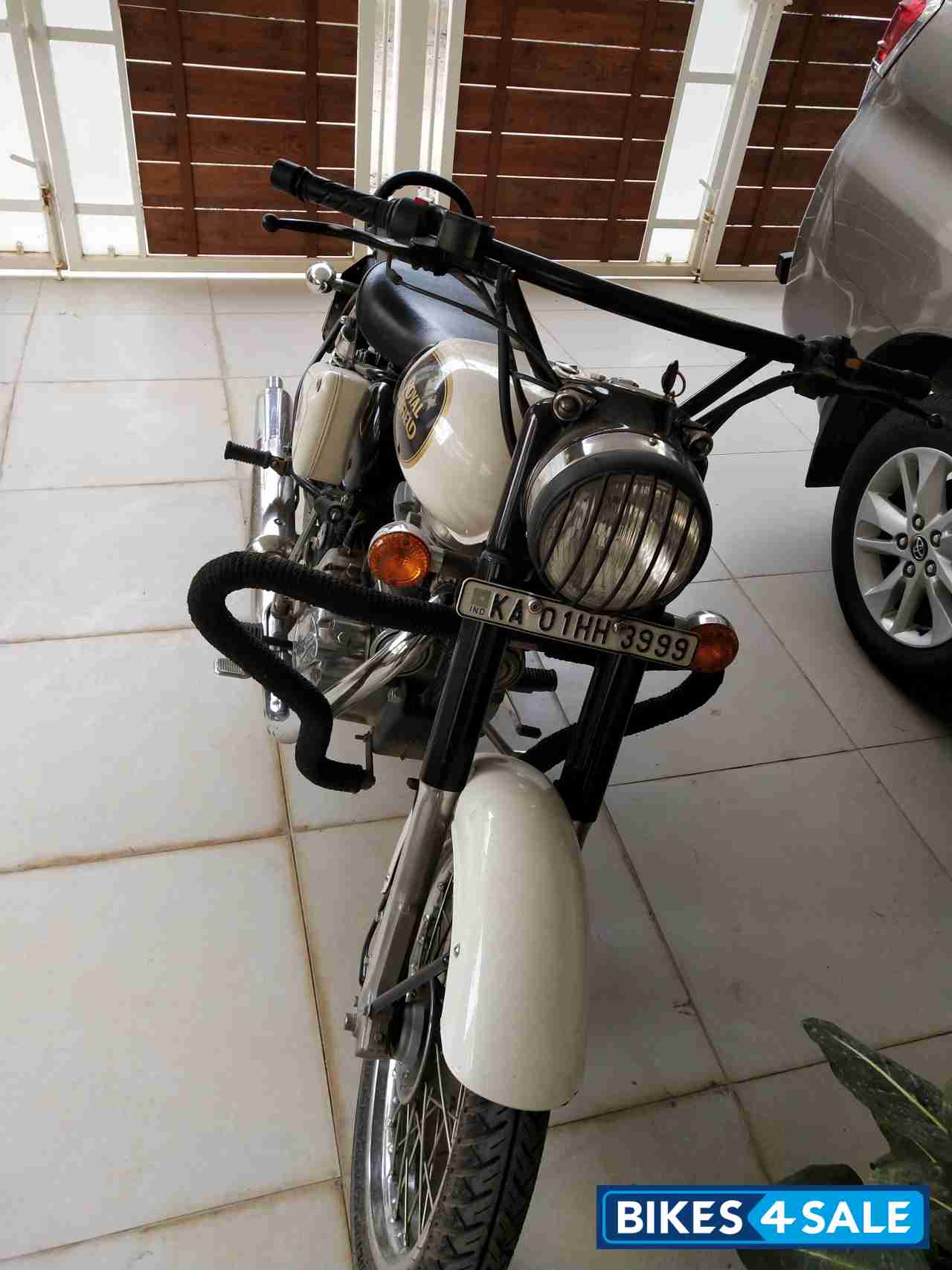 White Royal Enfield Classic 350