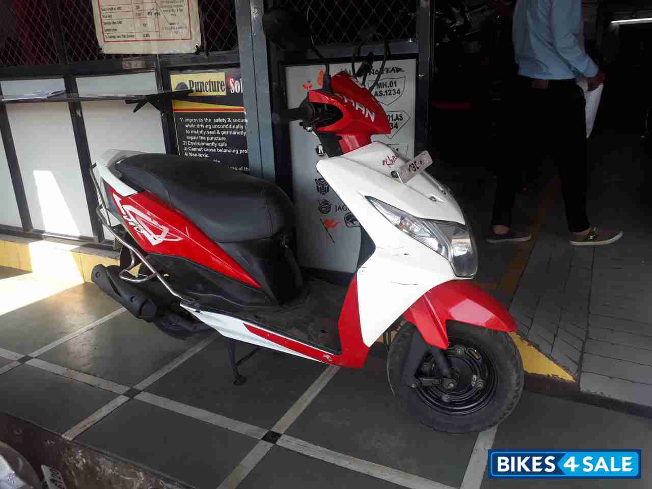 White/red Honda Dio