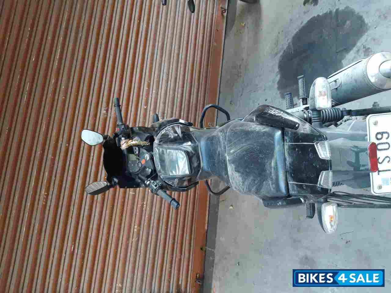 Black Bajaj Pulsar 220 DTSFi