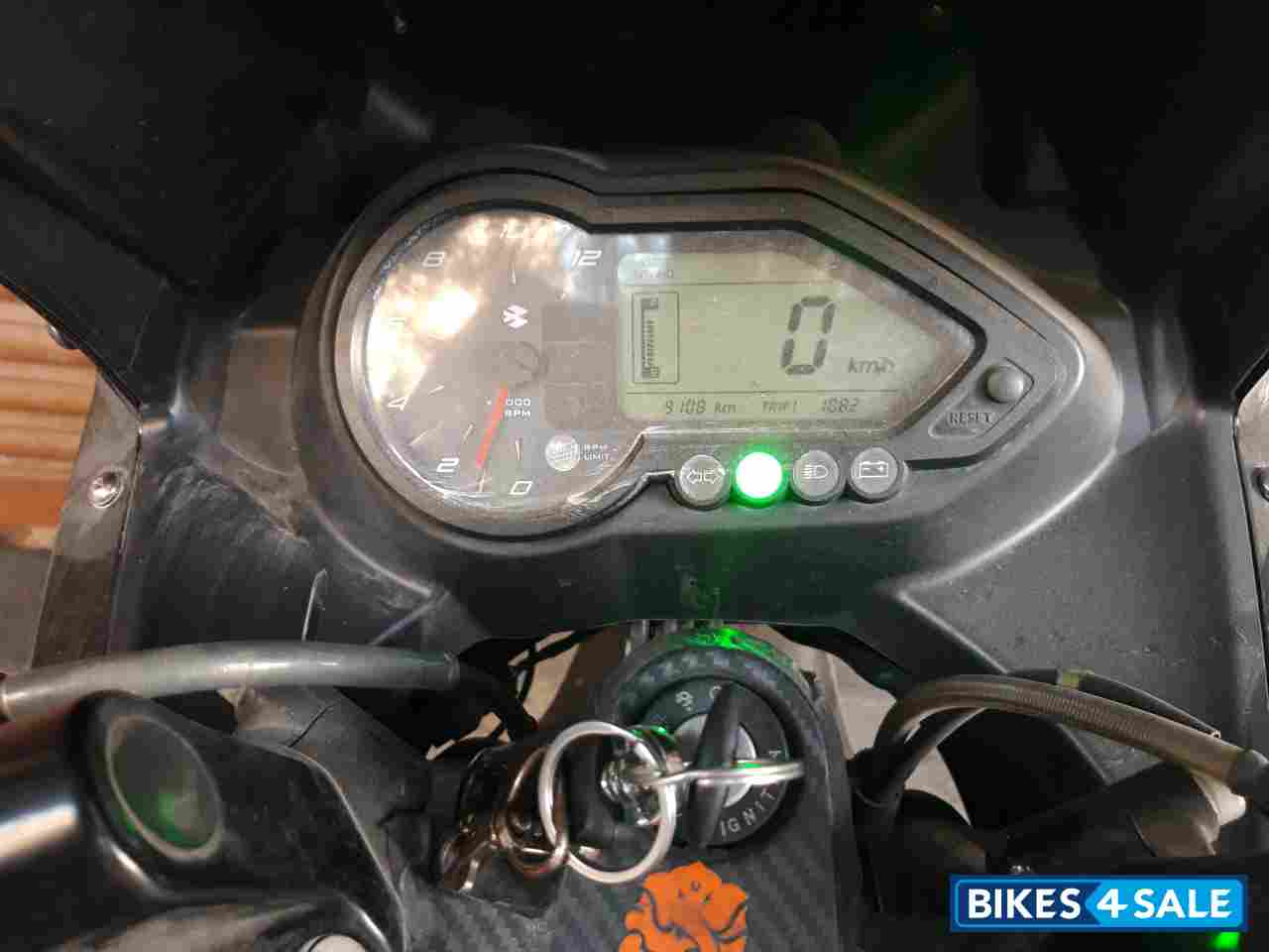Black Bajaj Pulsar 220 DTSFi