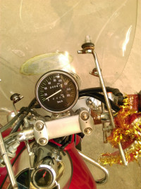 Red Bajaj Avenger 220 DTS-i