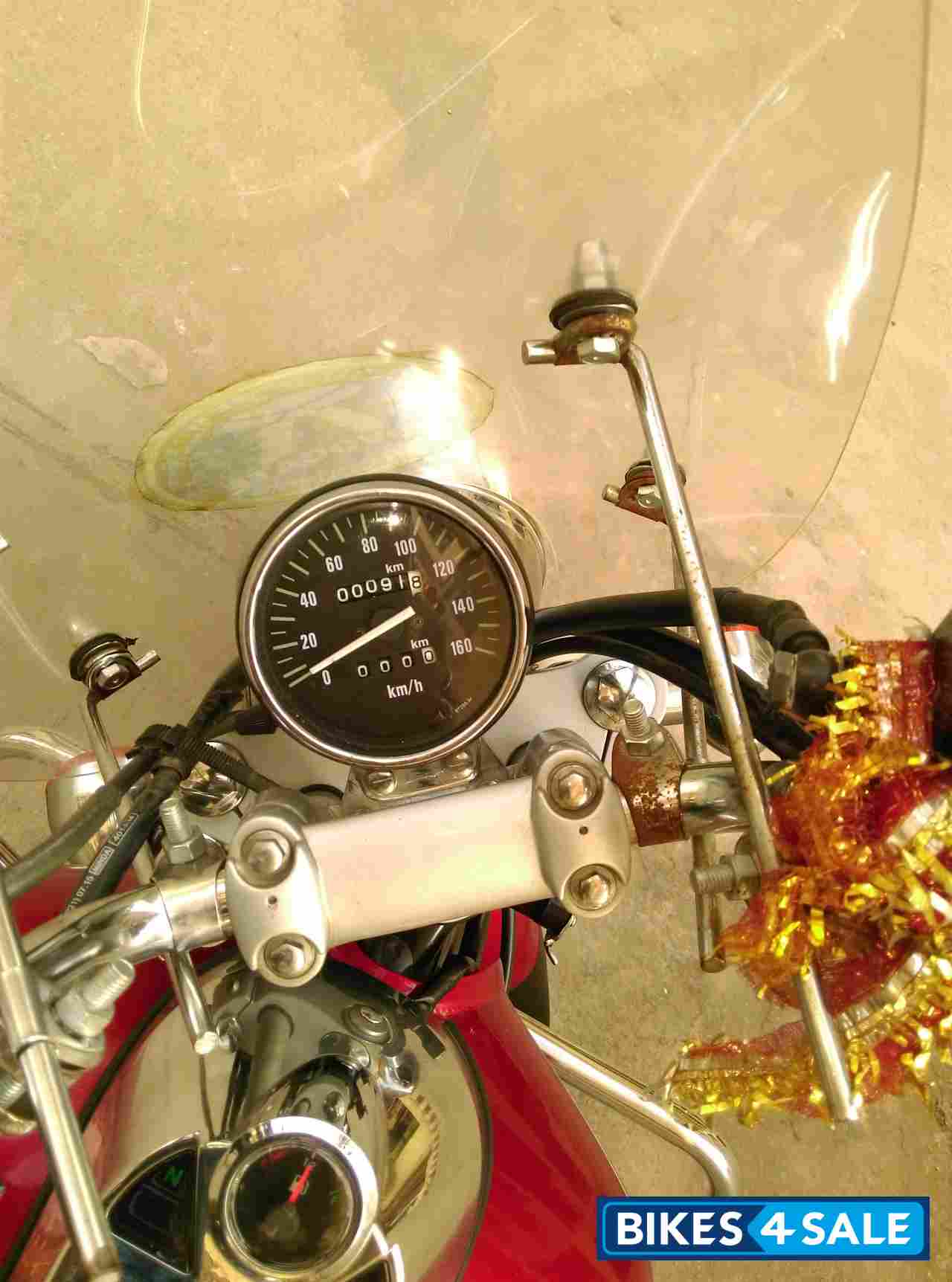 Red Bajaj Avenger 220 DTS-i