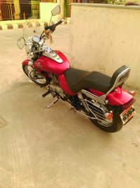 Red Bajaj Avenger 220 DTS-i