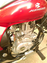 Red Bajaj Avenger 220 DTS-i