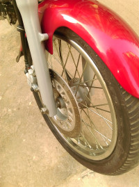 Red Bajaj Avenger 220 DTS-i