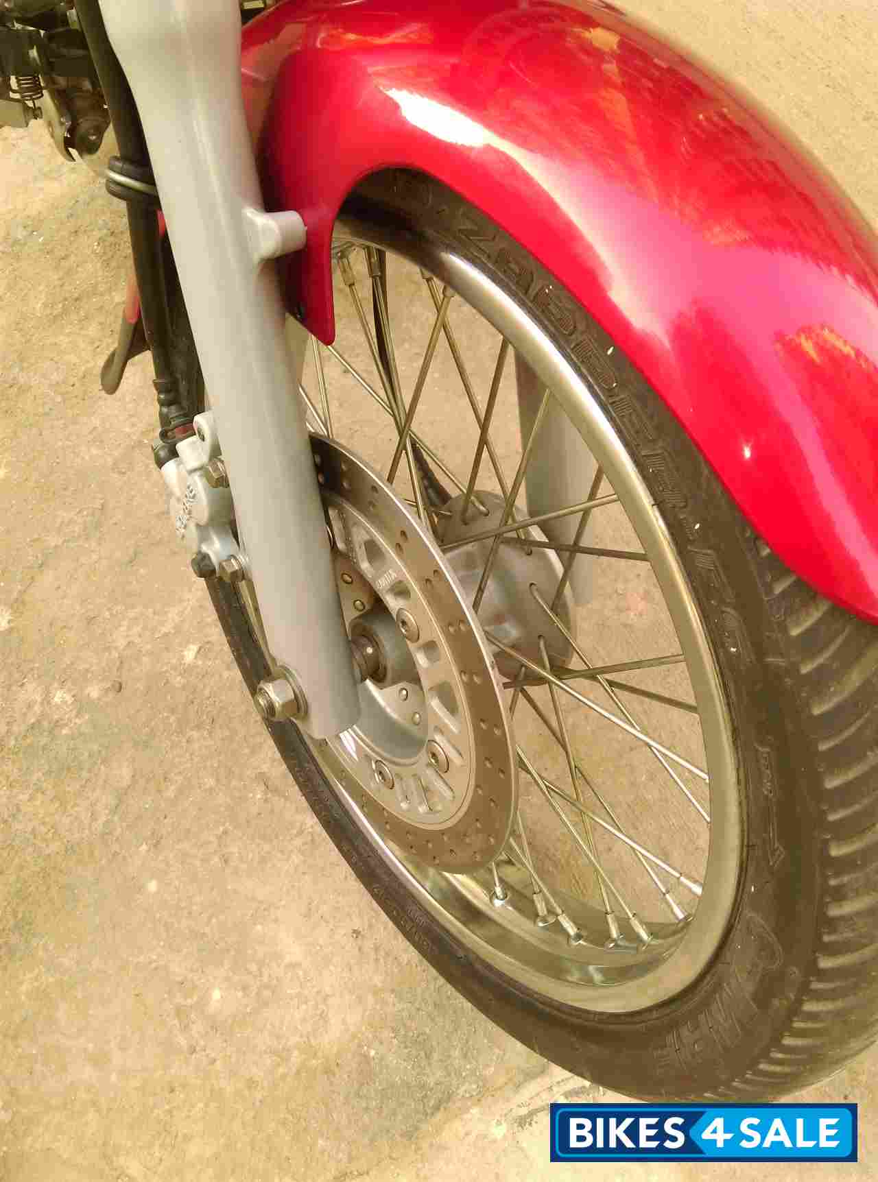Red Bajaj Avenger 220 DTS-i