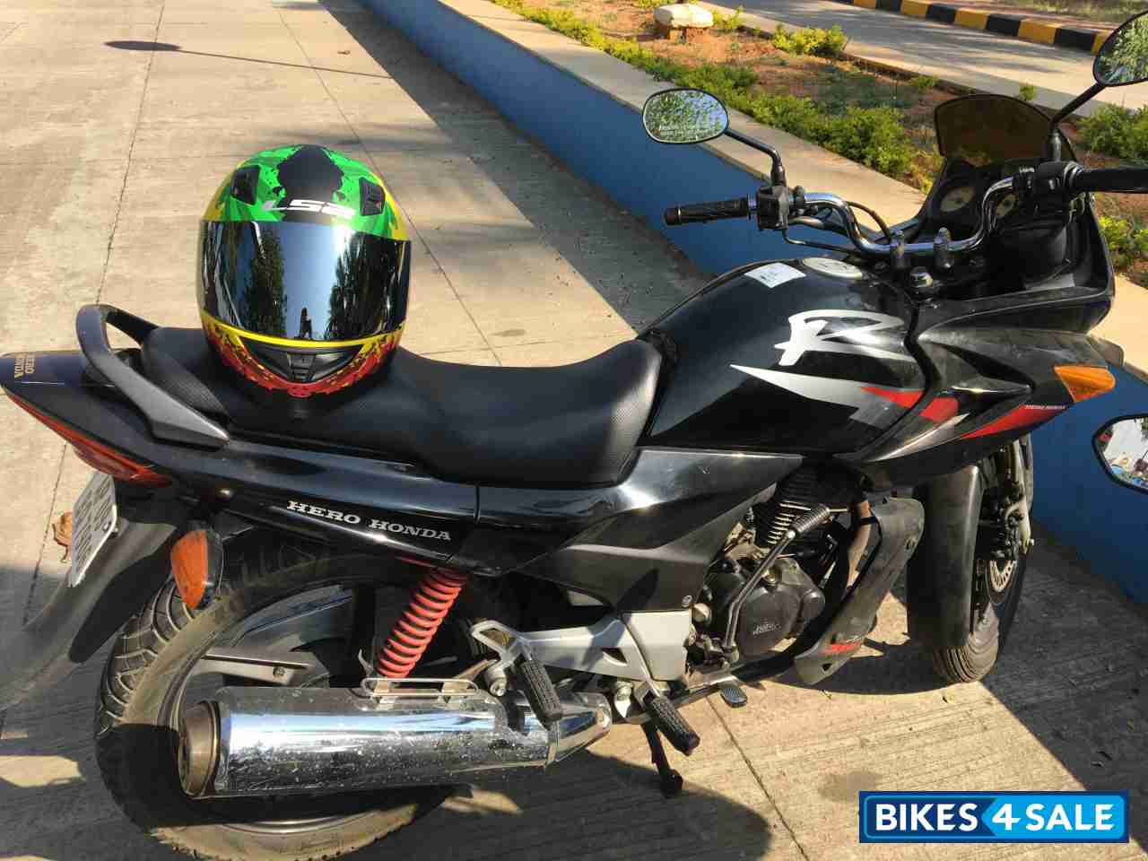 Black Hero Karizma R