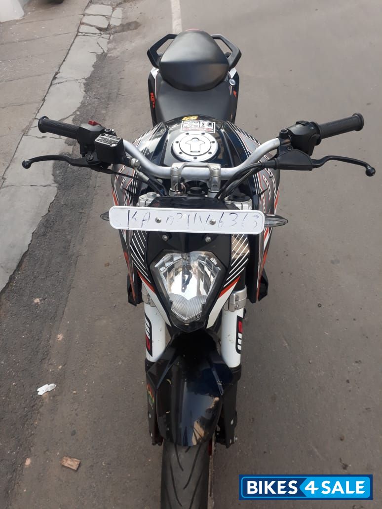 Black KTM Duke 390 Black KTM Duke 390