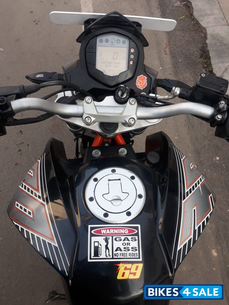 Black KTM Duke 390 Black KTM Duke 390